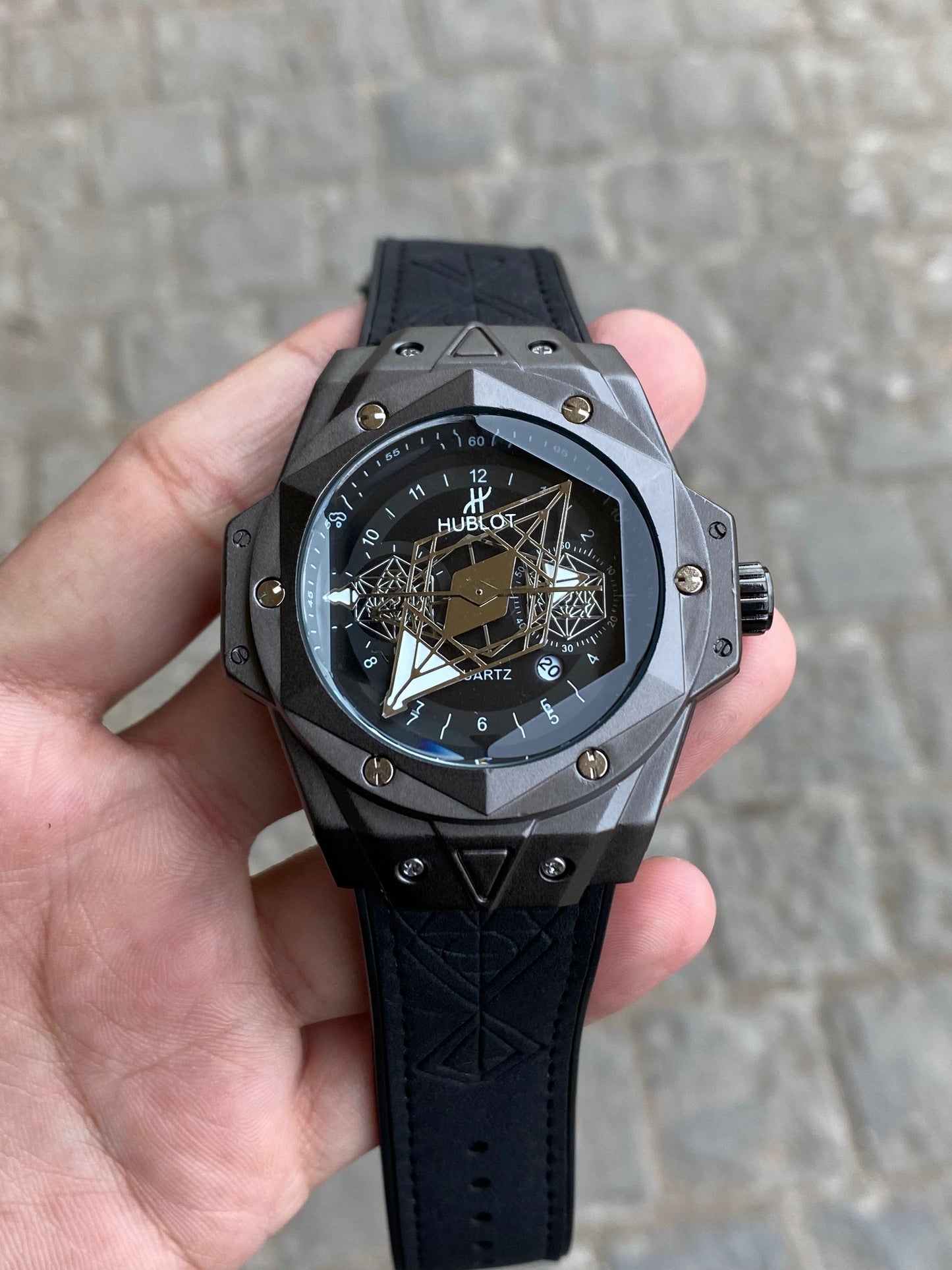 Hu blot Spider Black Dial Rubber Belt Analog Watch For Men's