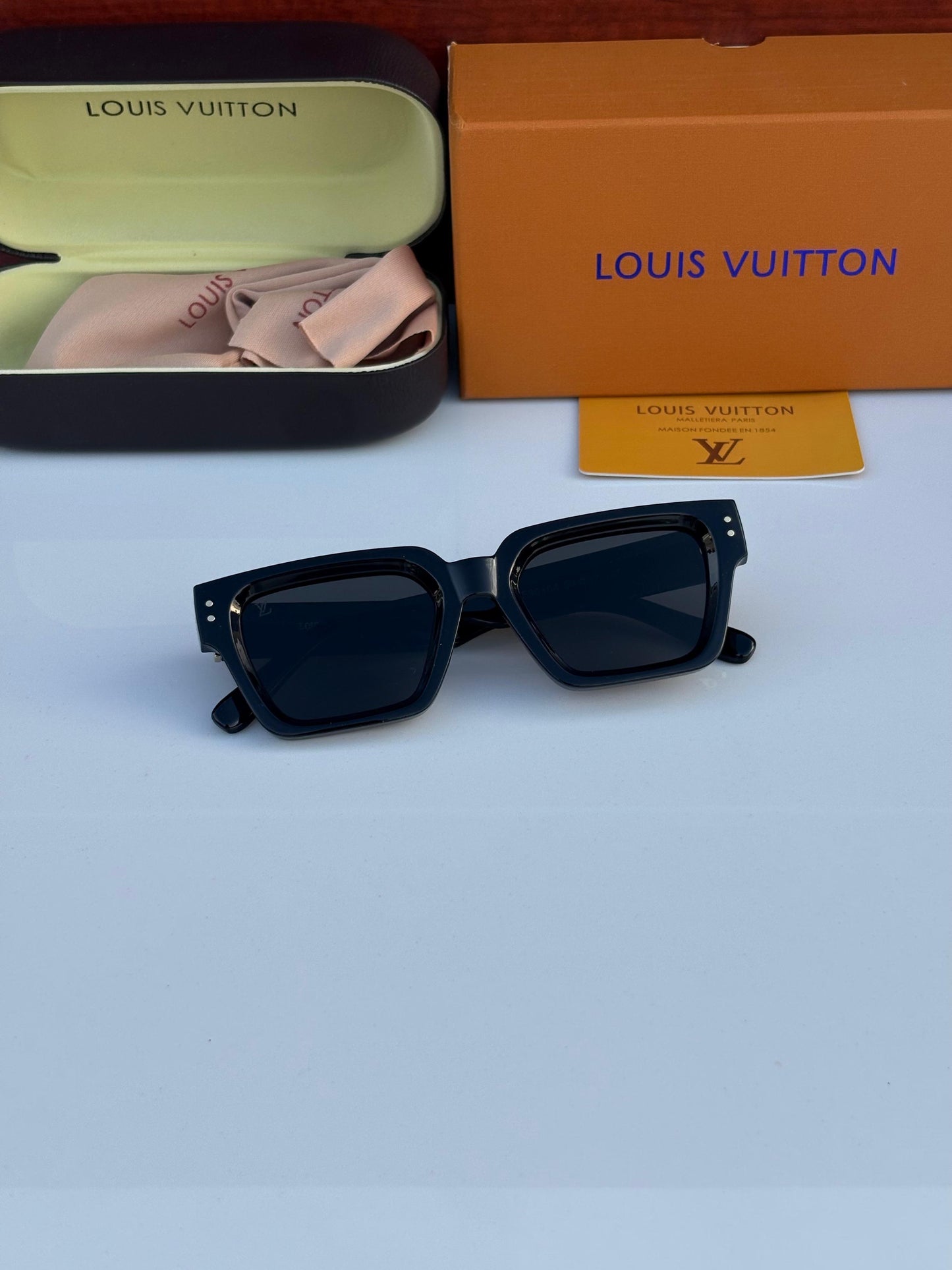 Letest Black Shade Square Sunglasses